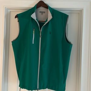 Peter Millar men’s light weight vest ready for outdoor workout. Great condition
